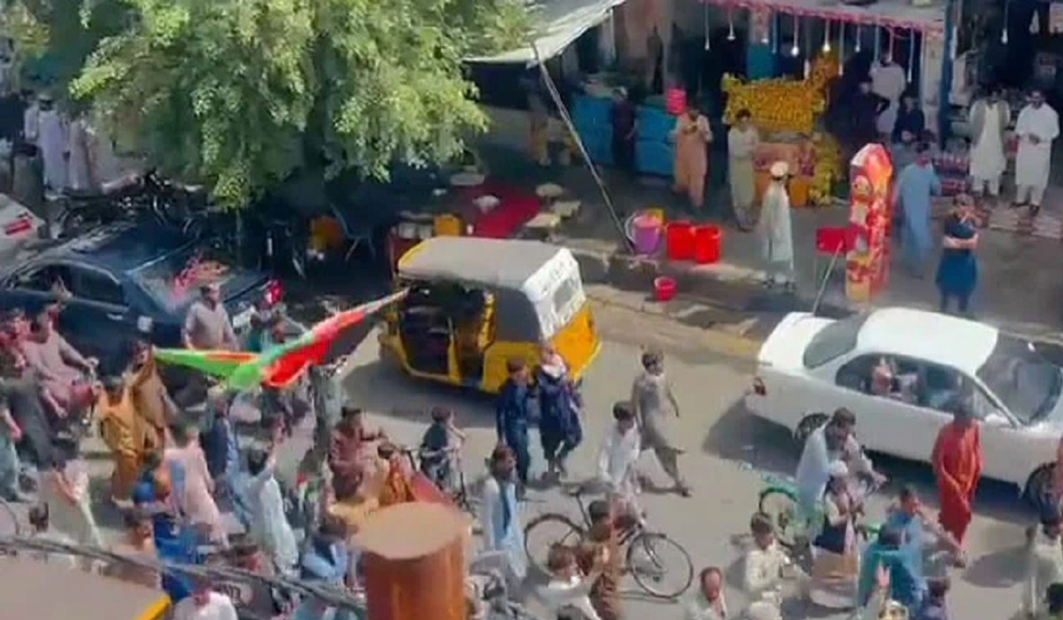National flag protesters in Jalalabad appear to be disrupted by gunshots